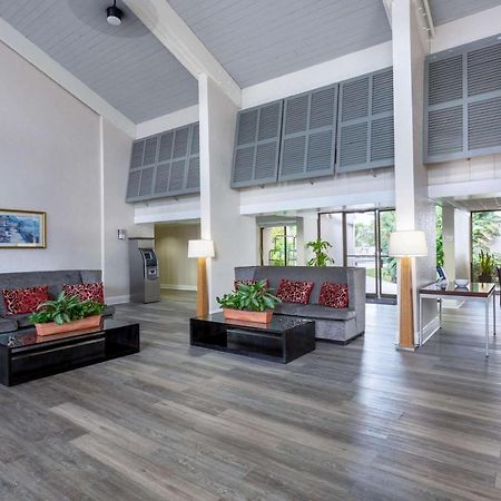 Ramada By Wyndham West Palm Beach Airport Exterior photo