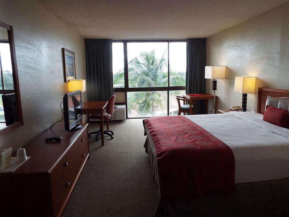 Ramada By Wyndham West Palm Beach Airport Exterior photo