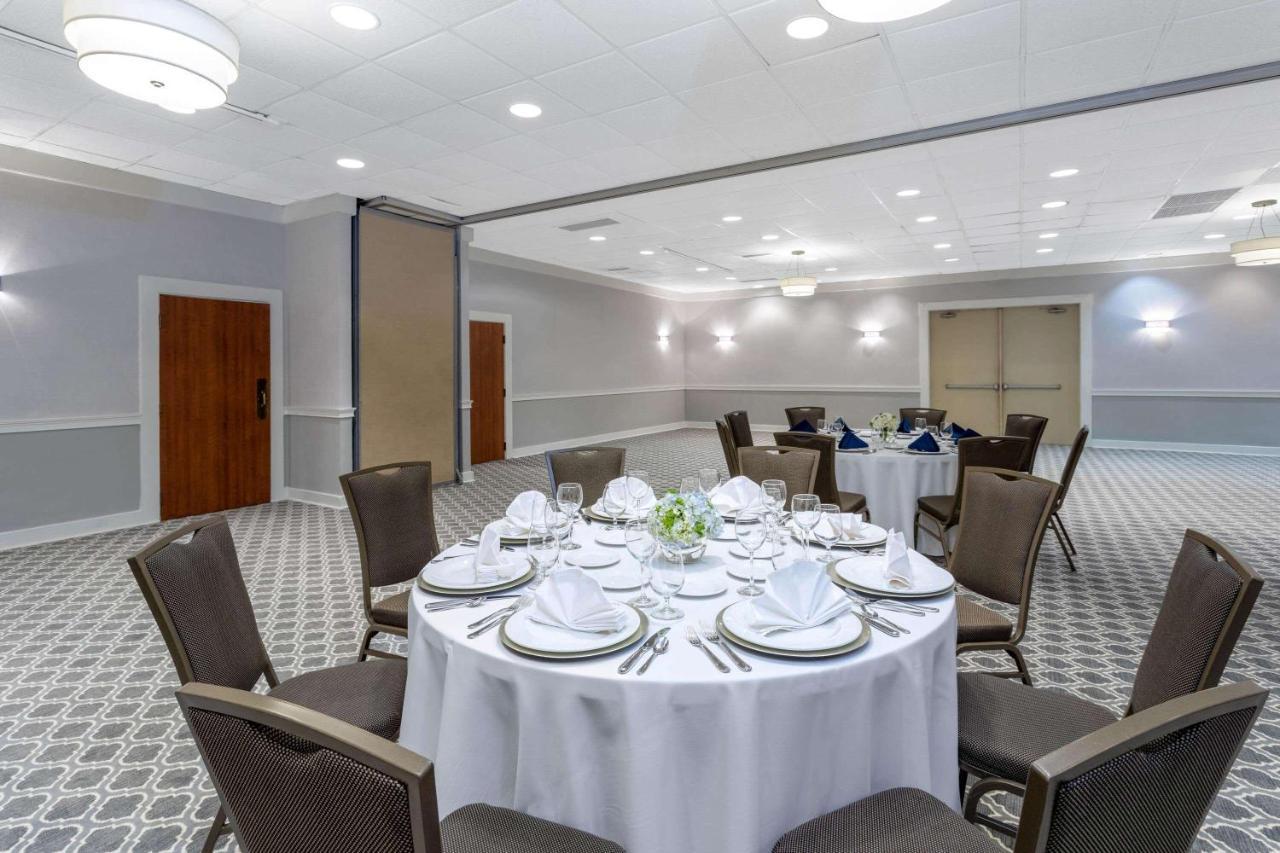 Ramada By Wyndham West Palm Beach Airport Exterior photo