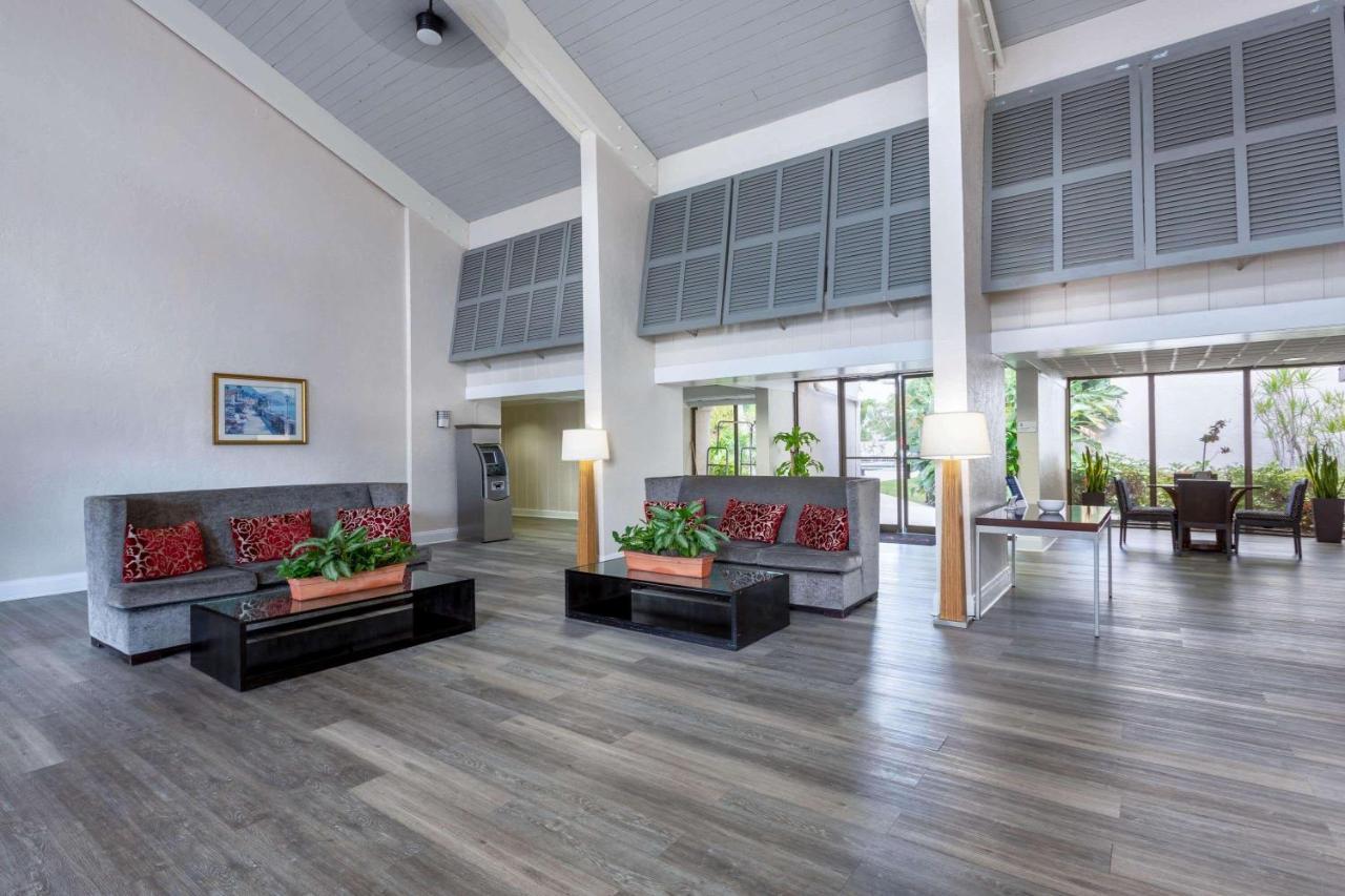 Ramada By Wyndham West Palm Beach Airport Exterior photo