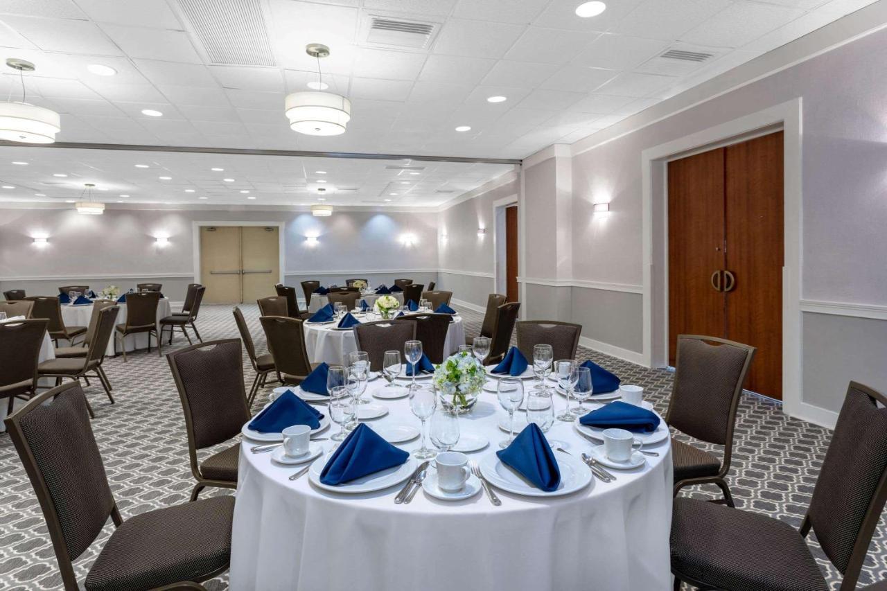 Ramada By Wyndham West Palm Beach Airport Exterior photo
