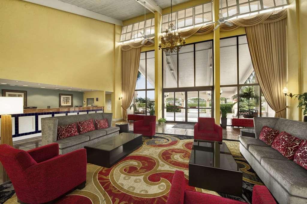 Ramada By Wyndham West Palm Beach Airport Interior photo