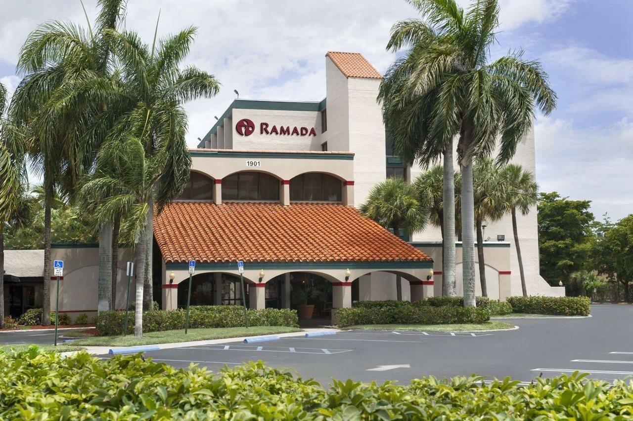 Ramada By Wyndham West Palm Beach Airport Exterior photo