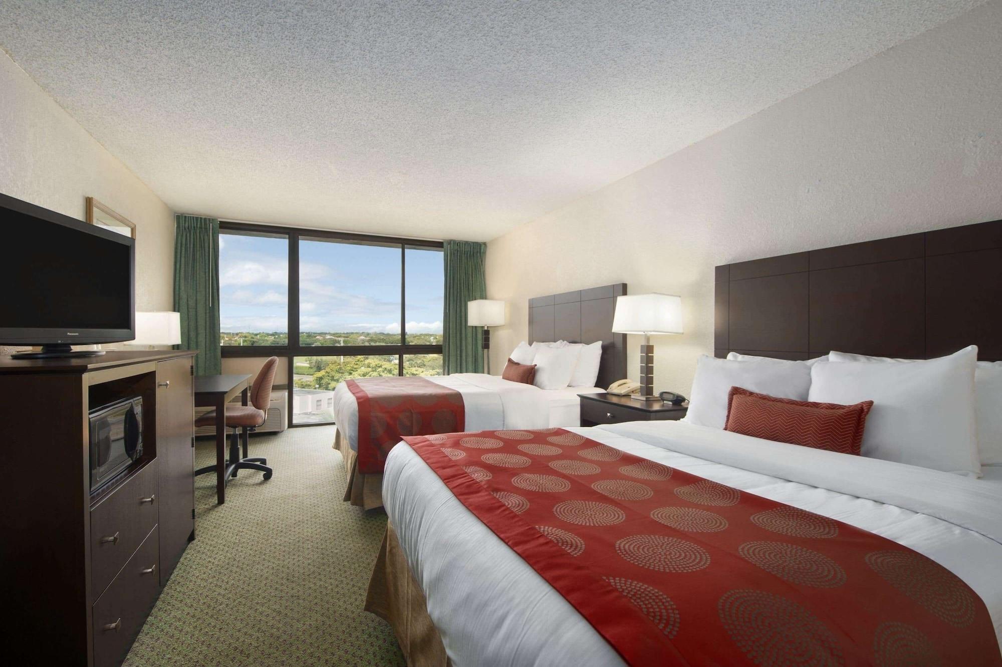 Ramada By Wyndham West Palm Beach Airport Exterior photo