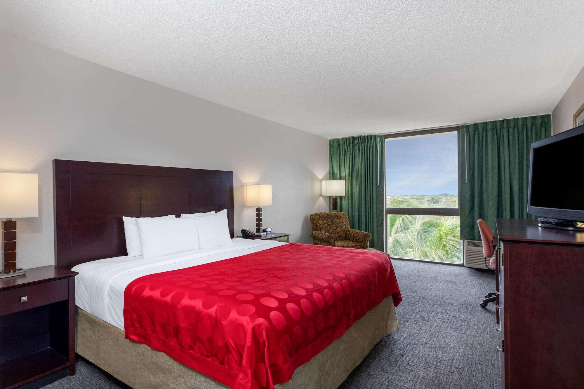 Ramada By Wyndham West Palm Beach Airport Exterior photo