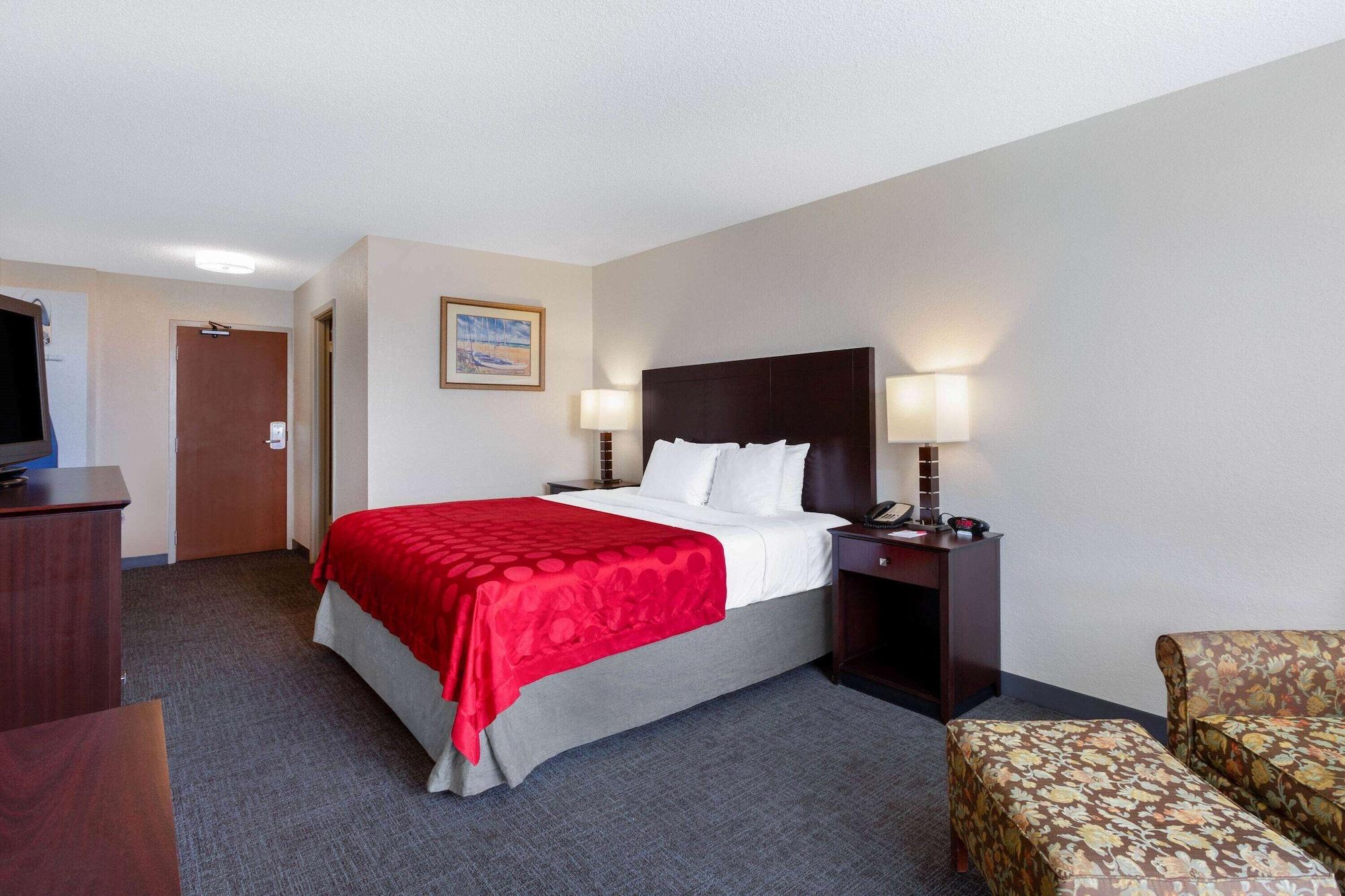 Ramada By Wyndham West Palm Beach Airport Exterior photo