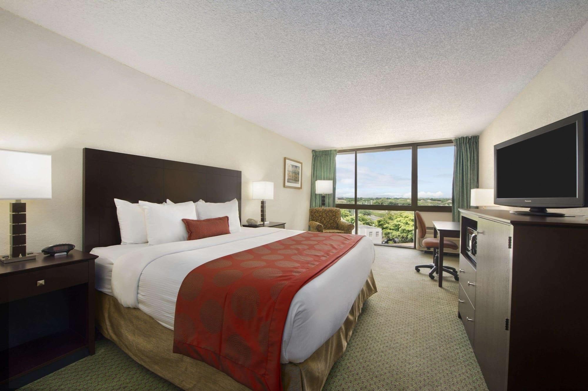 Ramada By Wyndham West Palm Beach Airport Exterior photo