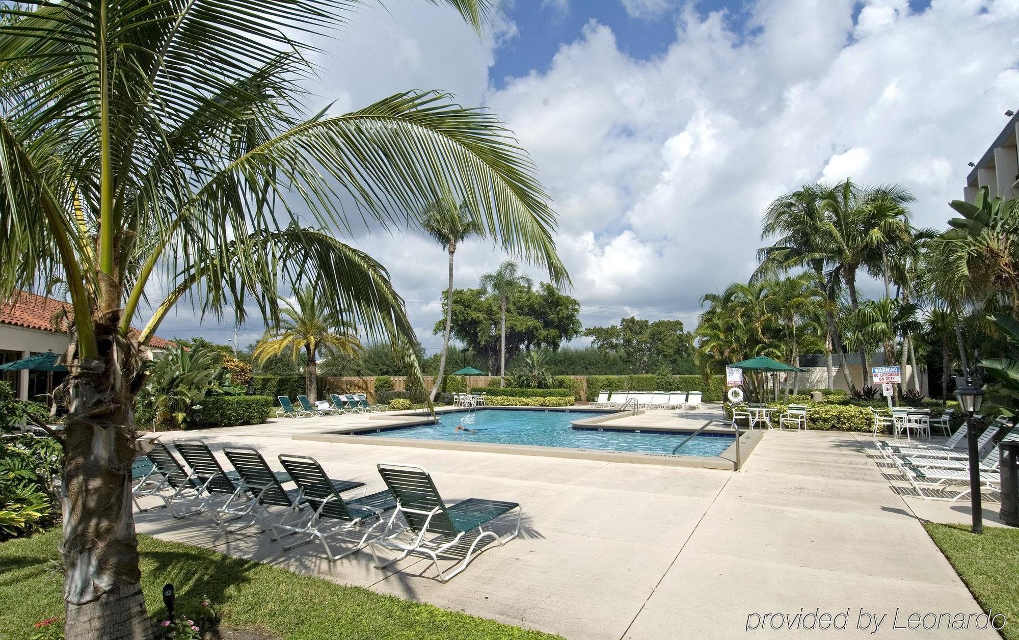 Ramada By Wyndham West Palm Beach Airport Facilities photo