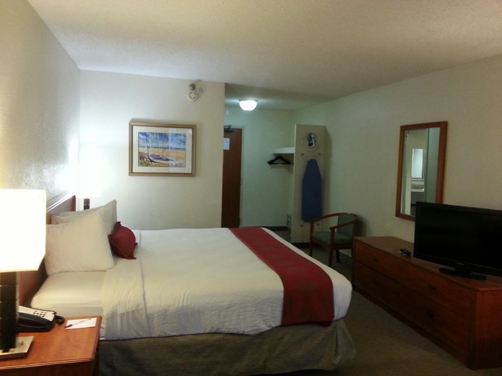 Ramada By Wyndham West Palm Beach Airport Exterior photo