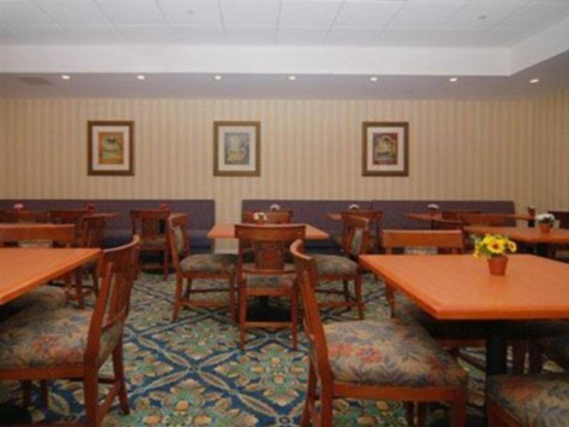Ramada By Wyndham West Palm Beach Airport Exterior photo