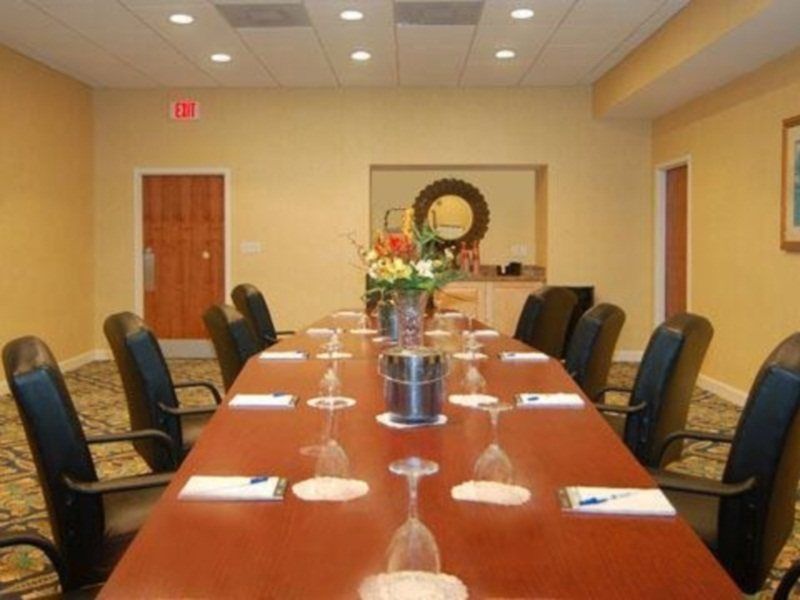 Ramada By Wyndham West Palm Beach Airport Exterior photo