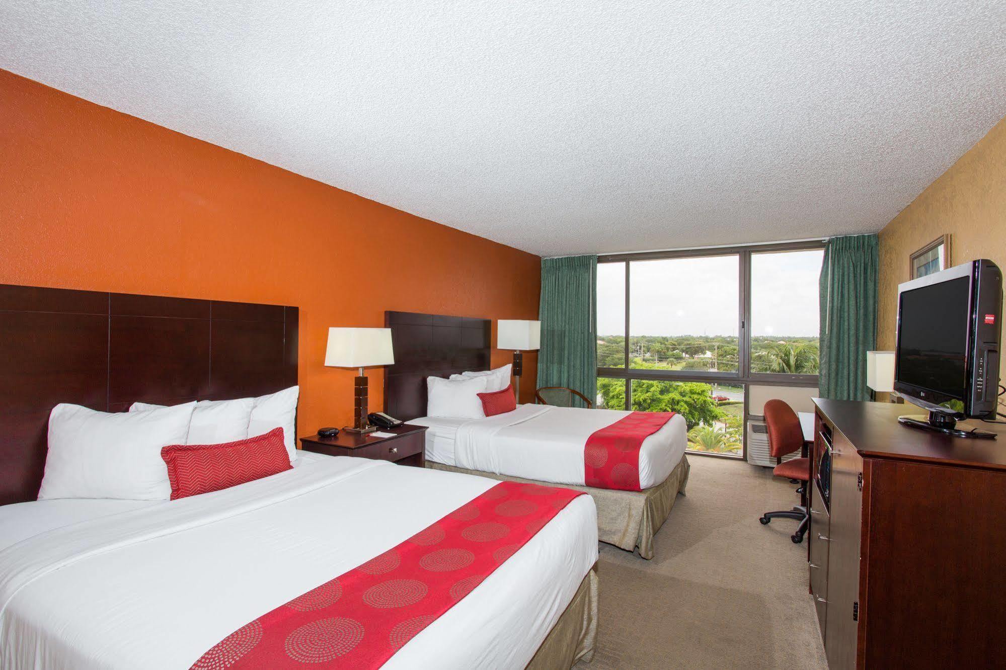 Ramada By Wyndham West Palm Beach Airport Exterior photo