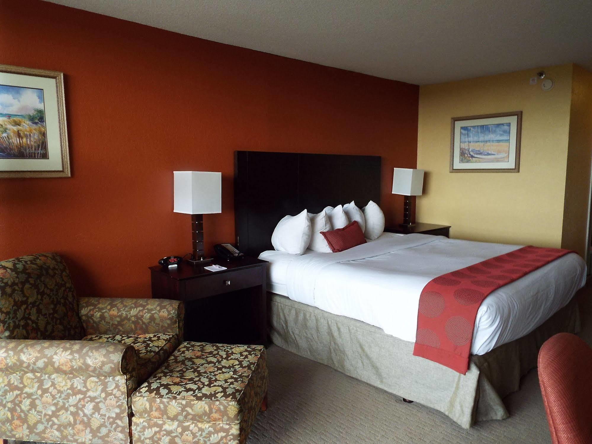 Ramada By Wyndham West Palm Beach Airport Exterior photo