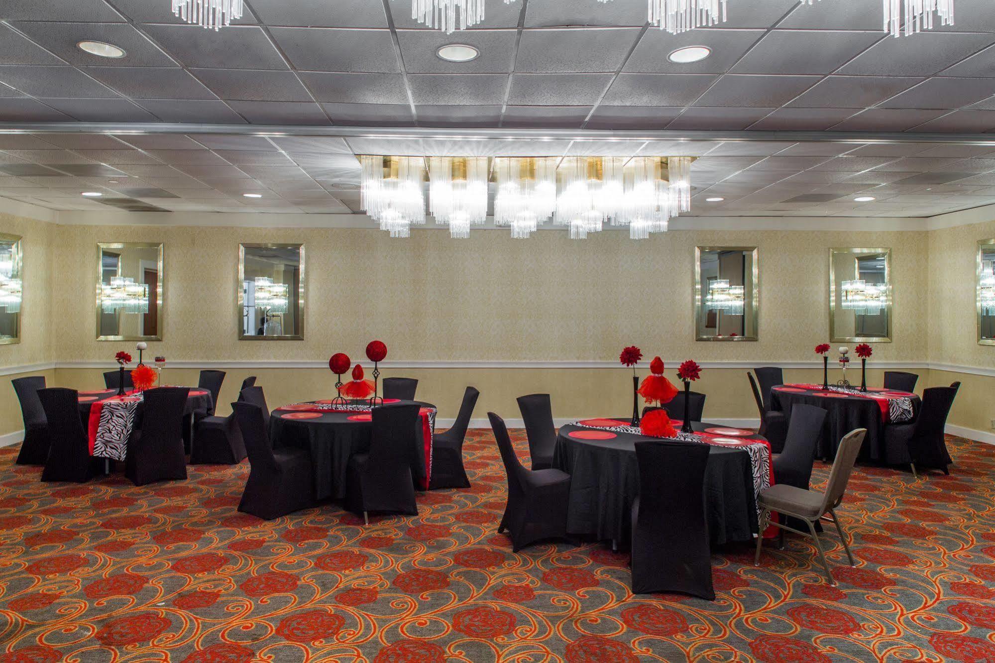 Ramada By Wyndham West Palm Beach Airport Exterior photo