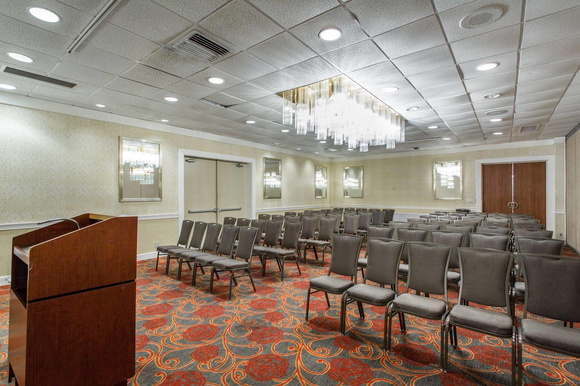 Ramada By Wyndham West Palm Beach Airport Exterior photo