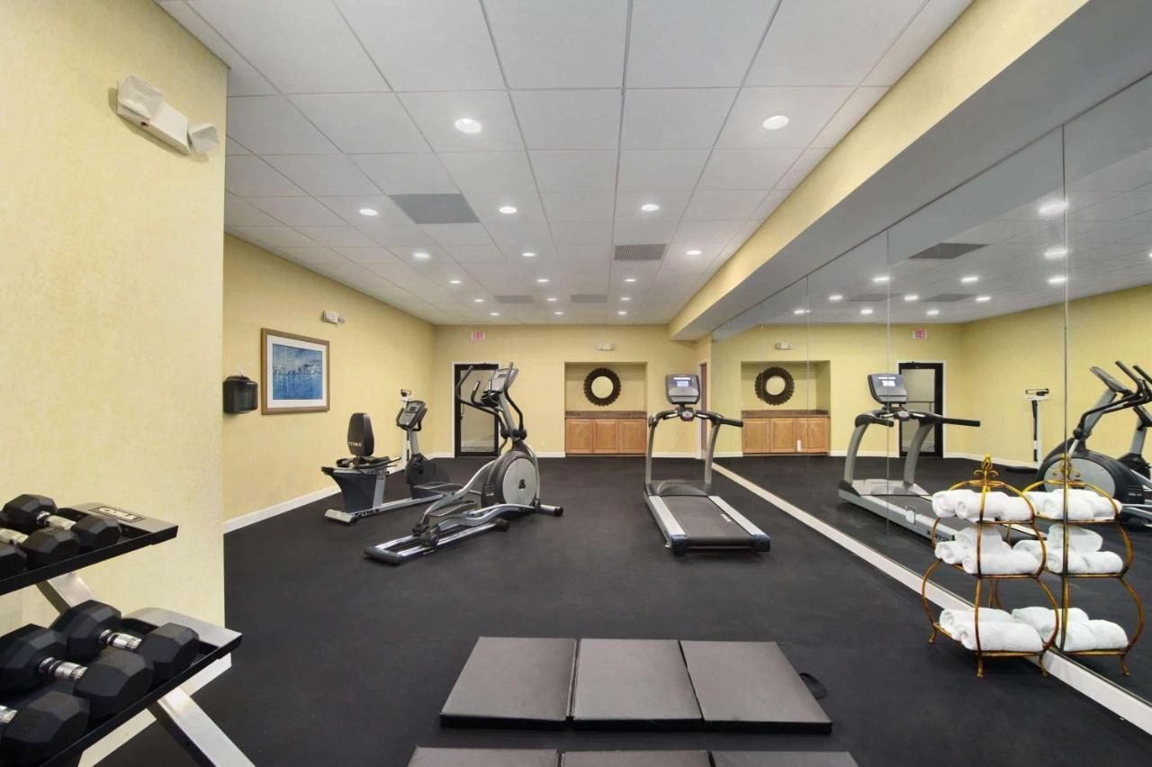 Ramada By Wyndham West Palm Beach Airport Exterior photo