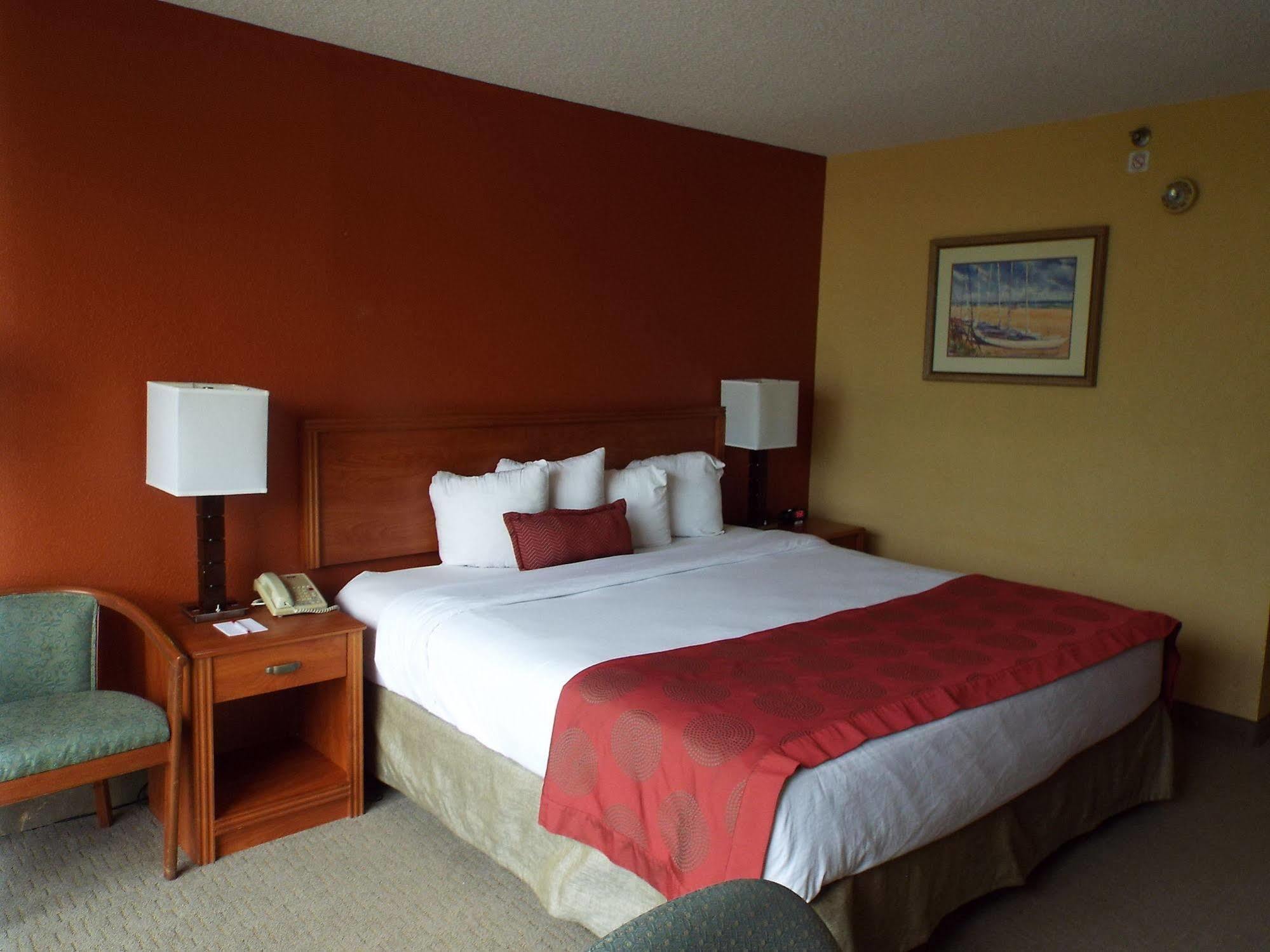 Ramada By Wyndham West Palm Beach Airport Exterior photo